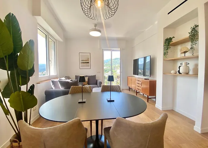 Casaviva - Terrace With Parking In 아파트 *